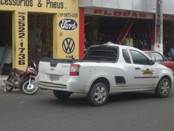 PM registra acidente envolvendo caminhão, carro e moto no Centro de Floriano.(Imagem:FlorianoNews)