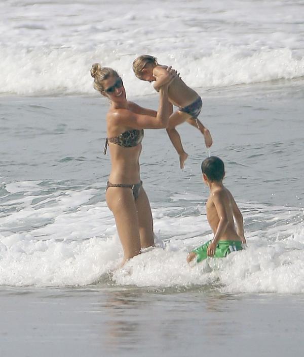 Gisele Bündchen com os filhos Vivian e Benjamin.(Imagem:Grosby Group/Agencia)