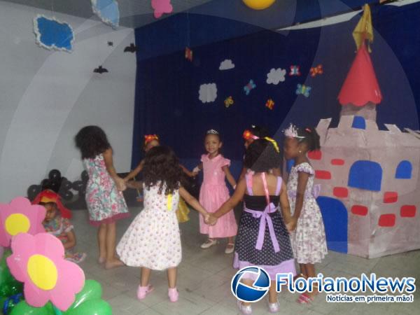 Alunos da Educação Infantil do SESC apresentaram peça teatral para os pais.(Imagem:FlorianoNews)