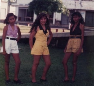 Na imagem, Sandra com as amigas Cristiane e Carmem Jane, na Praça Coronel Borges, no Centro de Floriano.(Imagem:Arquivo Pessoal)