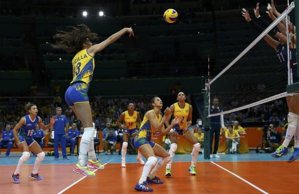 Sheilla foi destaque no triunfo brasileiro no Maracanãzinho nesta segunda-feira.(Imagem:Marcelo Del Pozo/REUTERS)