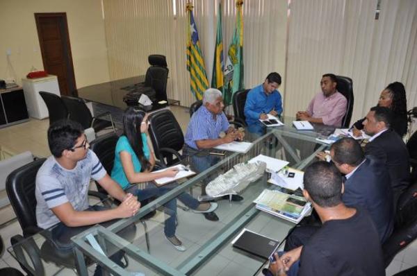 Joel Rodrigues discute projeto de revitalização do Cais do Porto, de Floriano.(Imagem:SECOM)