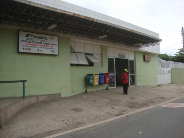 Hospital - Um rapaz sofreu acidente de moto(Imagem:redação)