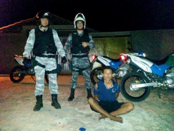 Filha de policial luta com assaltante após roubo e ajuda a prender dupla.(Imagem:180graus)