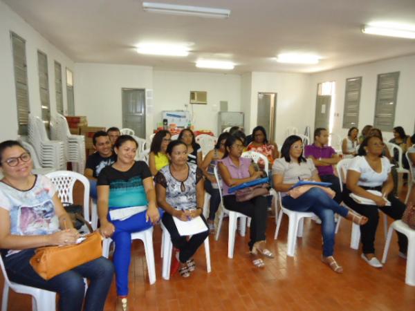 Encontro discute matrículas no EJA e Programa Brasil Alfabetizado em Floriano.(Imagem:FlorianoNews)