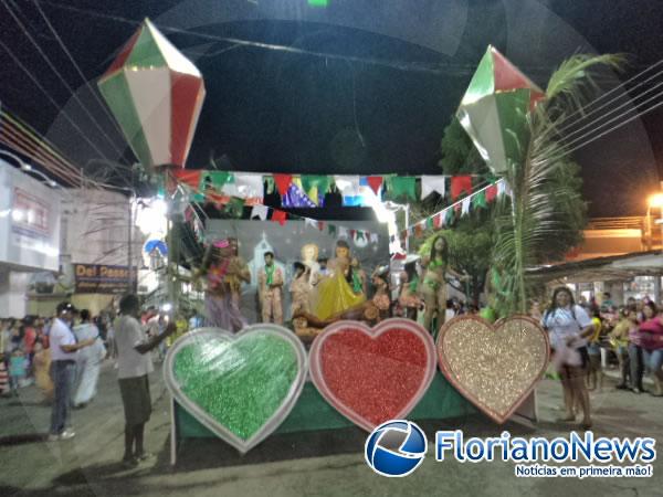 Escolas de samba desfilam no último dia de Carnaval em Floriano.(Imagem:FlorianoNews)