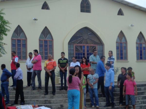 Fieis participam da abertura do tríduo de Santo Antônio em Floriano.(Imagem:FlorianoNews)