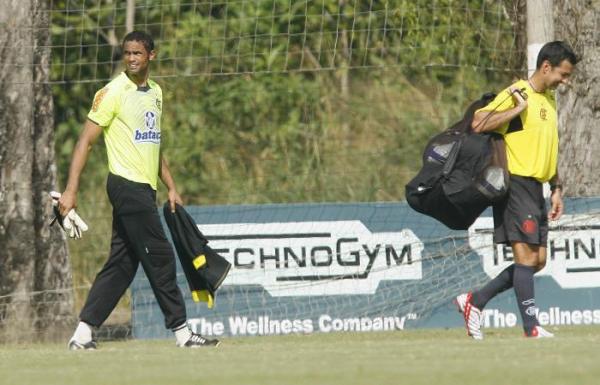 Bruno treina sozinho no Rio, enquanto o time se prepara em Itu (SP)(Imagem:Carlos Moraes/AE)