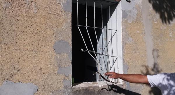 Criminosos reviraram o interior da igreja de Nossa Senhora dos Remédios, em Buriti dos Lopes, no Piauí(Imagem:Portal do Rurik)