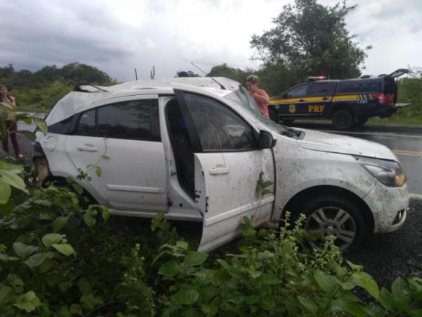 Idoso ferido após colidir em árvore na BR-230 é encaminhado para o hospital de Floriano.(Imagem:PRF-PI)