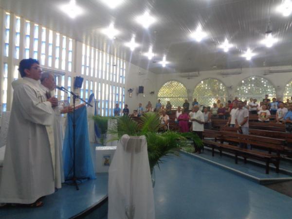 Fieis participam de abertura dos festejos de Nossa Senhora das Graças em Floriano.(Imagem:FlorianoNews)