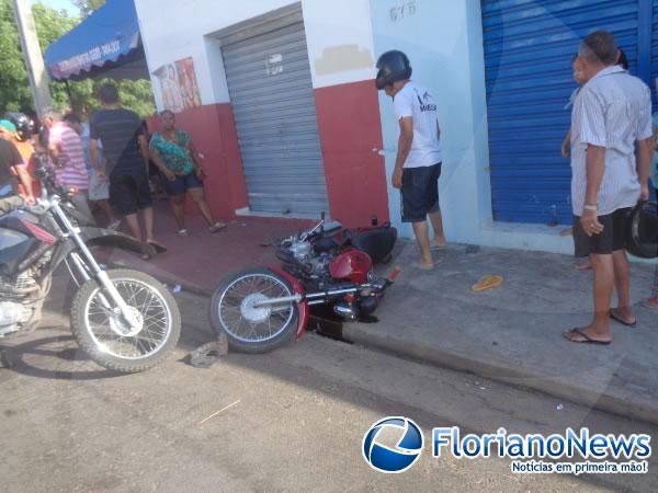 Colisão entre carro e moto deixa um ferido no bairro Ibiapaba(Imagem:FlorianoNews)