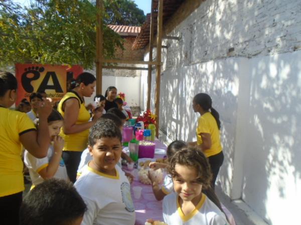 Escola Mega oferece café da manhã em homenagem ao Dia dos Pais.(Imagem:FlorianoNews)