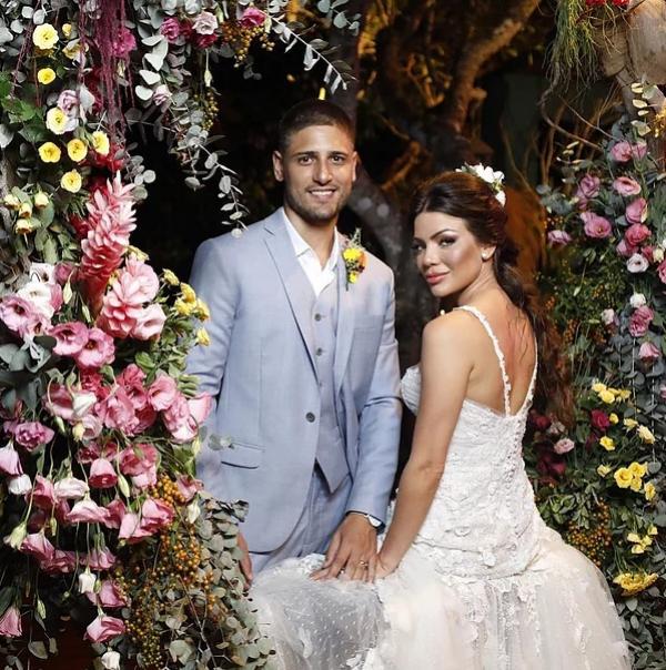 Ator se casou em março com a médica Laise Leal, em Trancoso(Imagem:Divulgação)