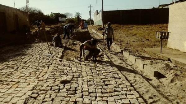 Obras de implantação de pavimentação poliédrica têm início em Floriano.(Imagem:FlorianoNews)