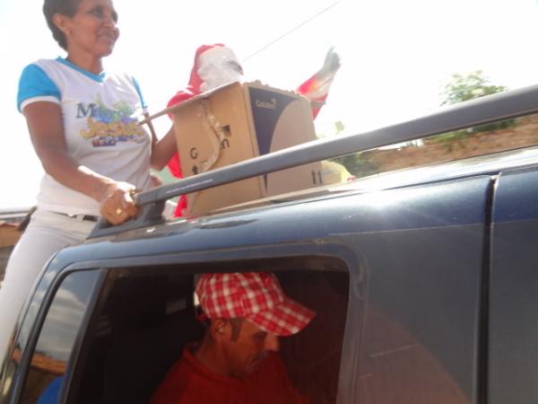 Papai Noel faz a alegria da criançada em Floriano.(Imagem:FlorianoNews)