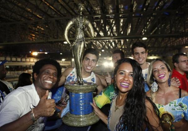 Neguinho da Beija-Flor e Raíssa Oliveira.(Imagem:Marcos Serra Lima / EGO)