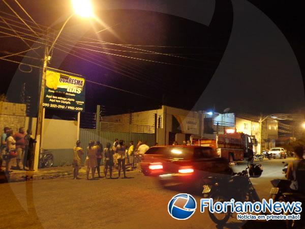 Incêndio atinge escritório de depósito de gás no bairro Irapuá I em Floriano.(Imagem:FlorianoNews)