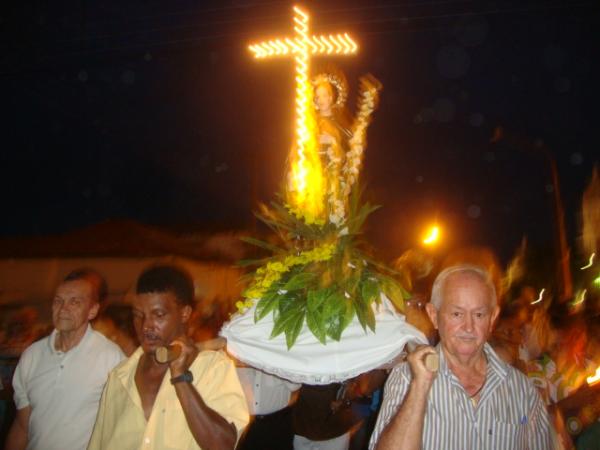 Fiéis levando a imagens de São Pedro de Alcantara(Imagem:redação)