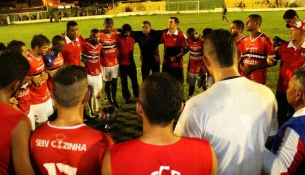 Jogadores do River-PI agradecem título do primeiro turno.(Imagem:Josiel Martins)