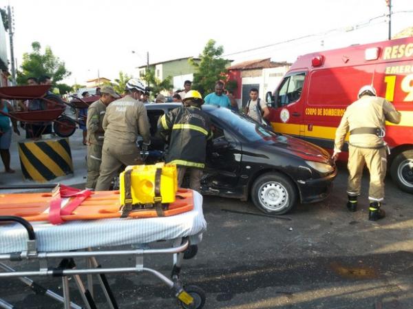 Bombeiros resgataram vítima que ficou pressa nas ferragens, em Teresina.(Imagem:Divulgação/Abmepi)