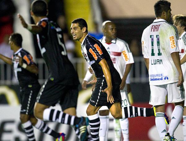 Diego Souza comemora gol do Vasco contra o Palmeiras.(Imagem: Alexandre Cassiano / Ag. O Globo)