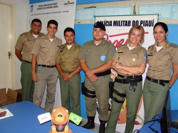 Equipe da Polícia Militar que realiza o Proerd no estado do Piauí.(Imagem: Gil Oliveira/ G1)