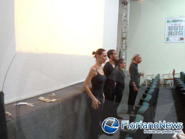 Teatro de sombras 'O Pássaro do Sol' foi atração em Floriano.(Imagem:FlorianoNews)