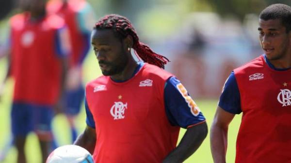 Vagner Love usará a camisa 17 na Copa Libertadores.(Imagem:Jorge William / O Globo)