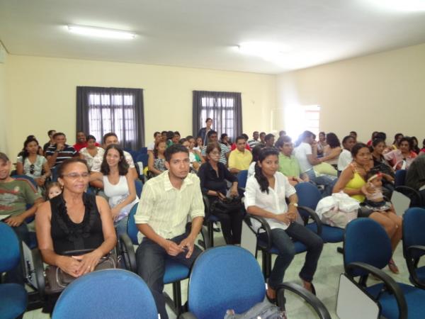 Realizada reunião com beneficiários do condomínio Catumbi.(Imagem:FlorianoNews)