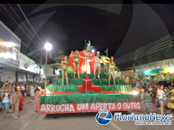 Escolas de samba desfilam no último dia de Carnaval em Floriano.(Imagem:FlorianoNews)