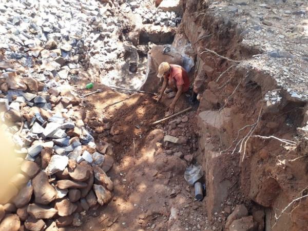 Trabalhadores resgatados trabalhavam fabricando paralelepípedos em pedreira localizada em Santa Cruz do Piauí.(Imagem:Divulgação/ Ministério do Trabalho)