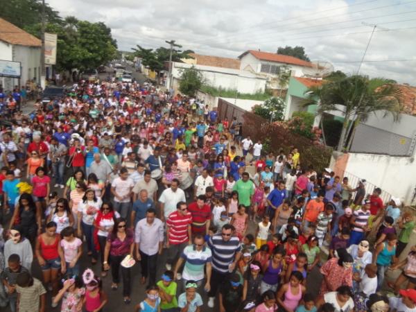 Arrastinho faz alegria da criançada.(Imagem: FlorianoNews)