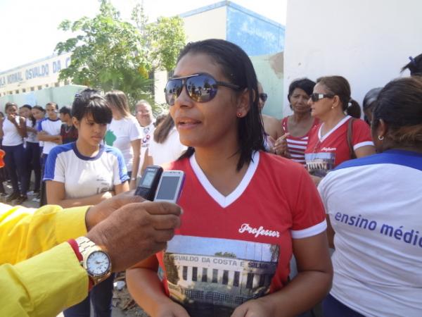 Alunos e professores do colégio Estadual realizaram protesto.(Imagem:FlorianoNews)