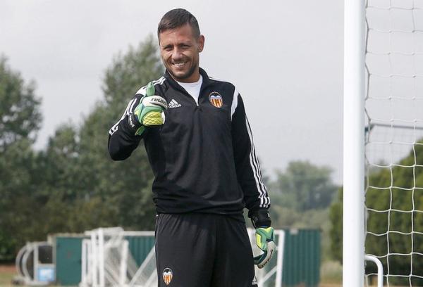 Titular do Valencia, Diego Alves sonha em brigar pelo título espanhol.(Imagem:Divulgação)