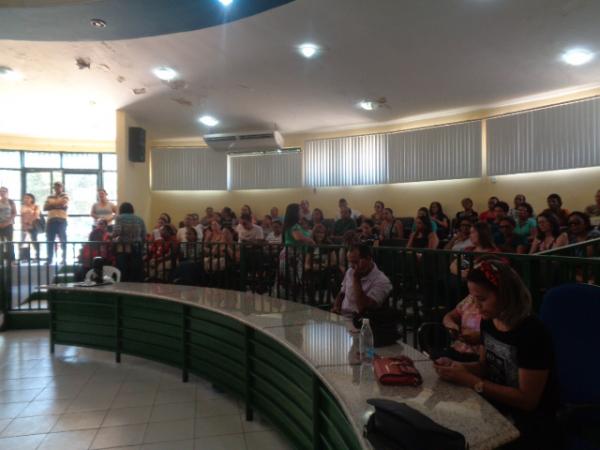 Professores da rede municipal encerram greve e voltam a trabalhar nesta segunda.(Imagem:FlorianoNews)