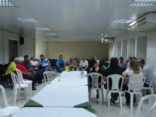 Prefeito Gilberto Júnior desiste de candidatura à reeleição.(Imagem:FlorianoNews)