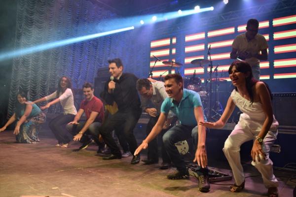 Pe. Juarez de Castro faz show em Floriano(Imagem:Waldemir Miranda)