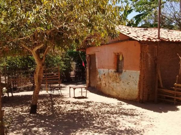 Casal conversava na porta de casa quando foram mortos.(Imagem:Gilcilene Araújo / G1 PI)