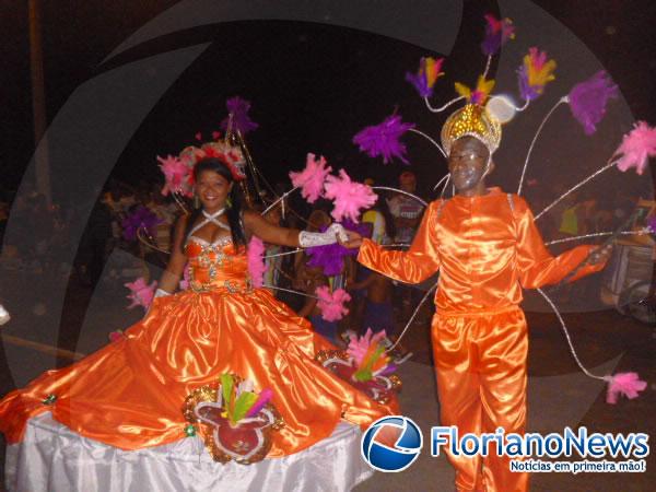 Desfile das escolas de samba atrai grande público no último dia de Carnaval em Floriano.(Imagem:FlorianoNews)