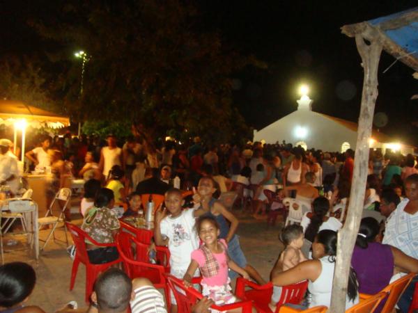 Praça lotada no último dia de festa da Santa padroeira da Guia(Imagem:Amarelinho)