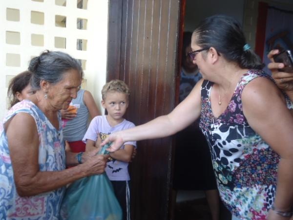 Em véspera do Natal Igreja realiza ação solidária para famílias carentes.(Imagem:FlorianoNews)