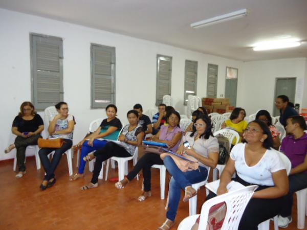 Encontro discute matrículas no EJA e Programa Brasil Alfabetizado em Floriano.(Imagem:FlorianoNews)