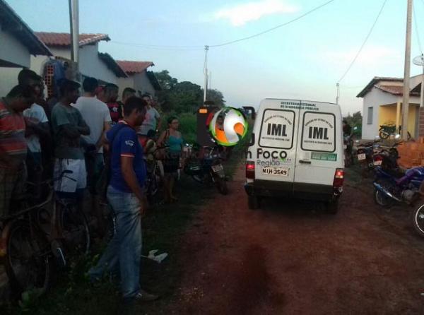 Homem mata a esposa enforcada enquanto a mesma dormia.(Imagem:Realidadeemfoco)