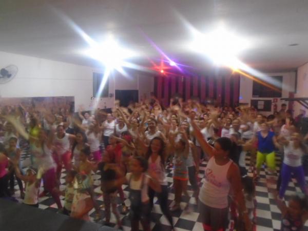 Escola Pequeno Príncipe comemoram Dia das Mães com momento fitness.(Imagem:FlorianoNews)