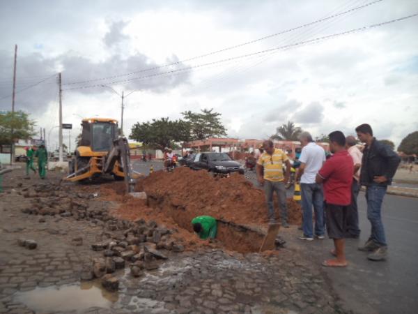 Agespisa investe na melhoria de distribuição de água em Floriano.(Imagem:FlorianoNews)