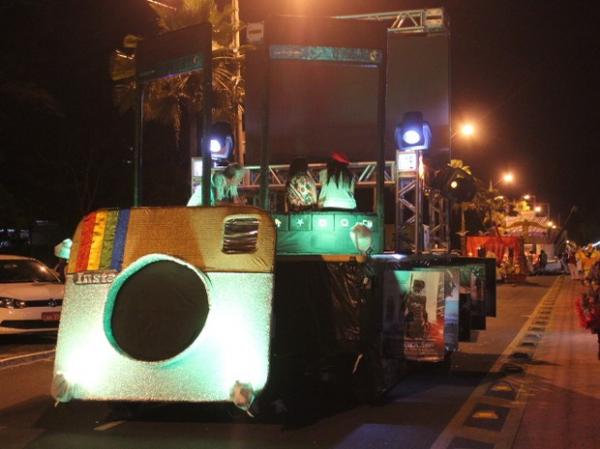 Carro alegórico da Escola de Samba Skindô.(Imagem: Ellyo Teixeira/G1)