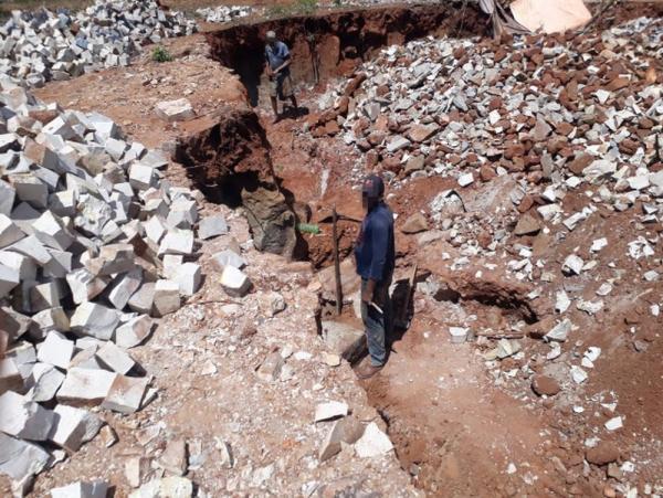 Trabalhadores em situação análoga à escravidão trabalhavam em pedreira em Santa Cruz do Piauí.(Imagem: Divulgação/ Ministério do Trabalho)