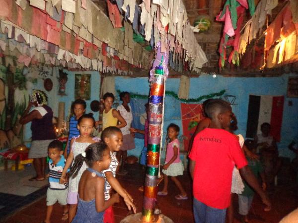 Dia de São Cosme e Damião é festejado com distribuição de bombons em Floriano.(Imagem:FlorianoNews)