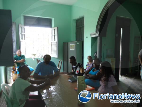 Reunião com quadrilheiros discute a realização do festival de quadrilhas em Floriano.(Imagem:FlorianoNews)